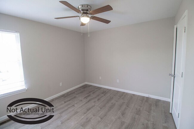 Building Photo - 1401-1403 Bodie Dr