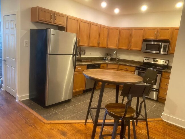 Building Photo - Beautiful 1-Bedroom Apartment in the Heart of Northern Liberties! Available mid-June!