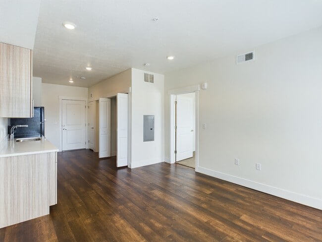 Fremont Living - Hart Apartments