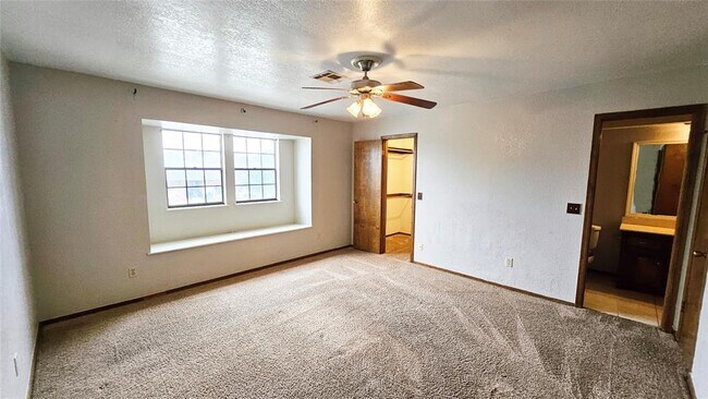 Building Photo - 2105 NW 118th Terrace