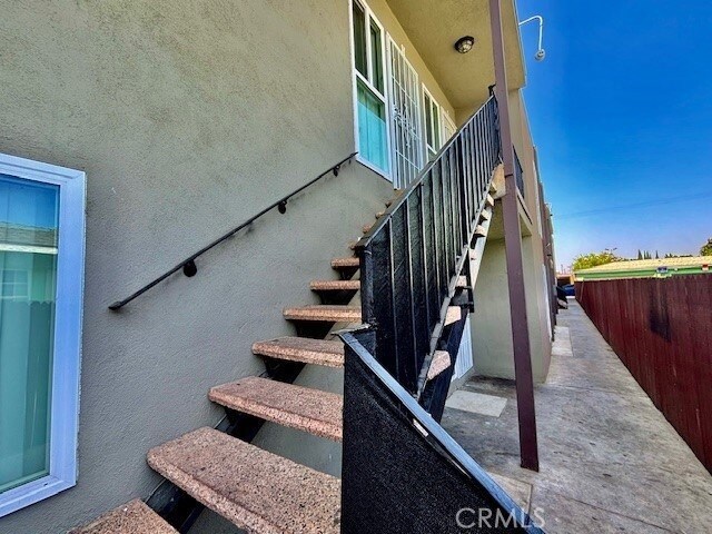 Building Photo - 815 N Rose Ave