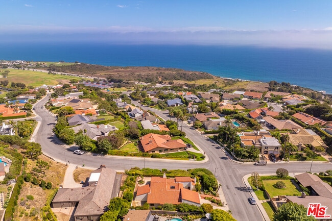 Building Photo - 3636 Malibu Country Dr
