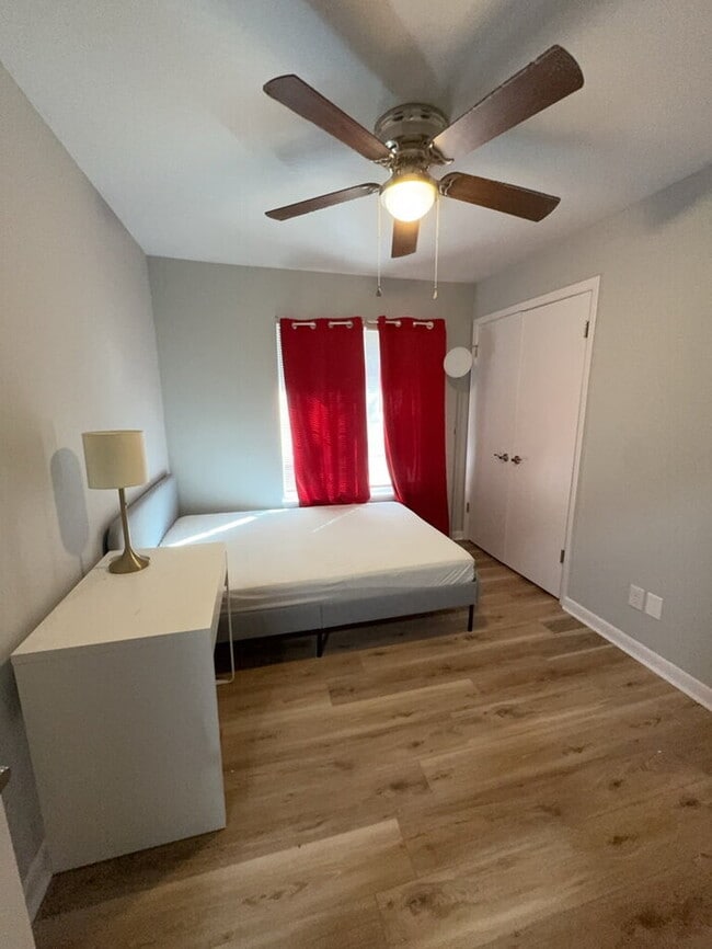 Building Photo - 1 Bedroom 1 Bathroom Student Housing