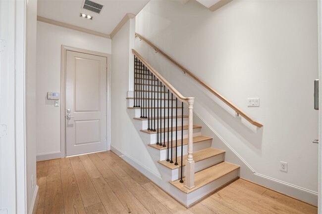 Building Photo - 19 Robita St