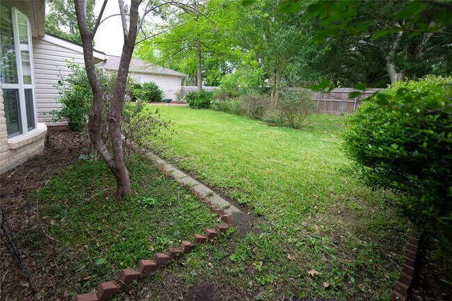 Building Photo - 7546 Maple Tree Dr