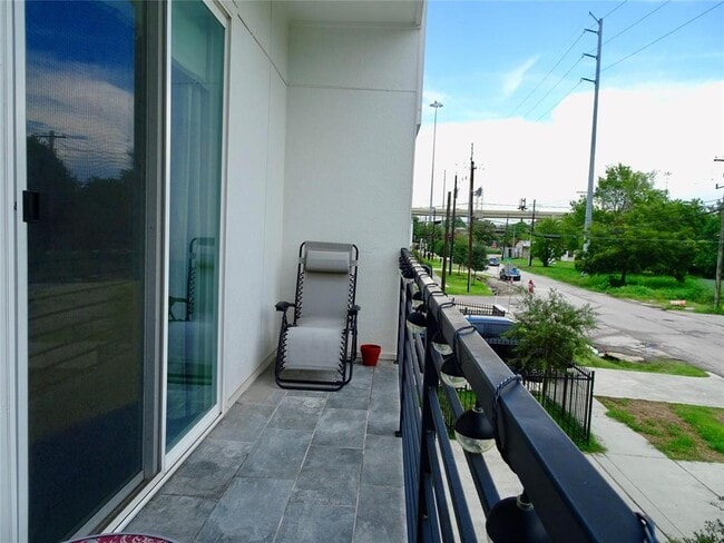 Building Photo - 2110 Live Oak St