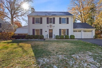 Building Photo - Mariemont- Gorgeous 3 bed 3 bath