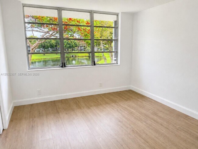 Building Photo - 4261 W Palm Aire Dr