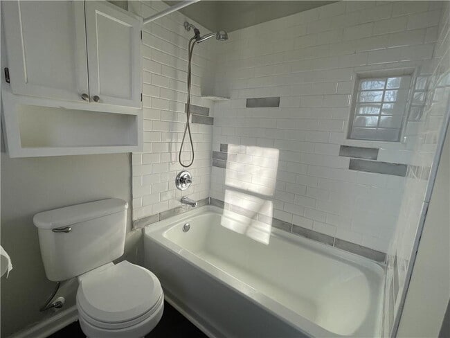 Building Photo - 3492 Point View Cir