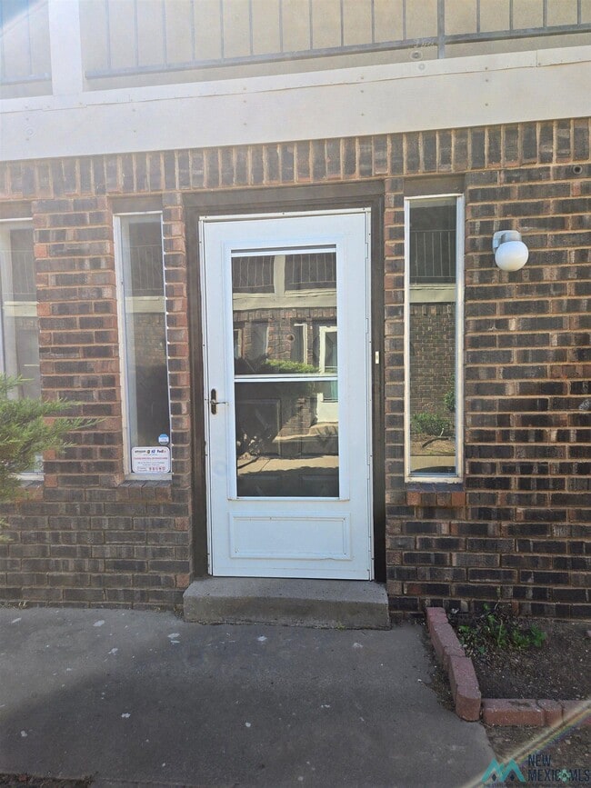 Building Photo - 3520 Adenmore Apt C