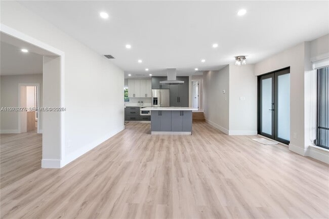 Building Photo - 8421 SW 27th Terrace