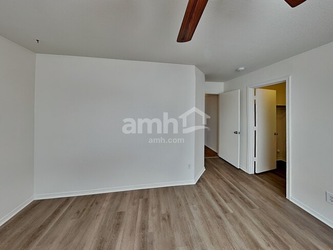 Building Photo - 15943 W Smokey Dr