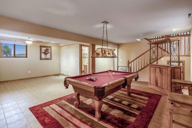 Building Photo - Spacious Bi-Level Home with Mountain & Lak...