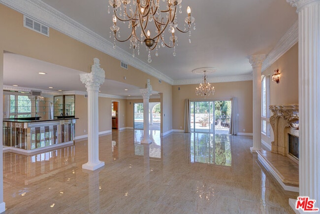 Building Photo - 4041 Alonzo Ave