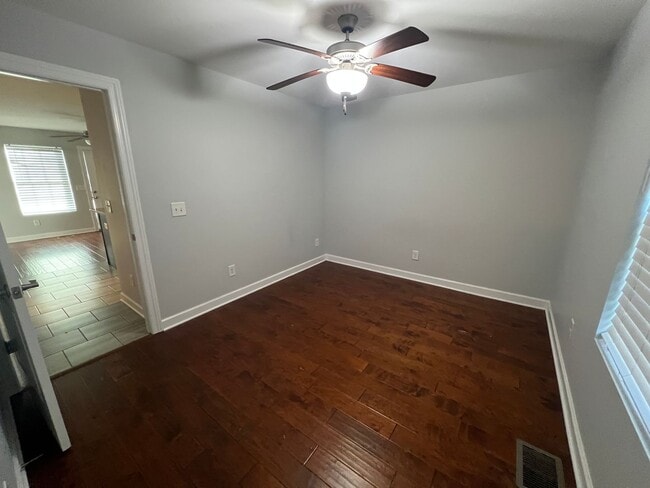 Building Photo - LIVE CLOSE TO MTSU CAMPUS!!!