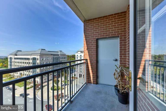 Building Photo - 11760 Sunrise Valley Dr