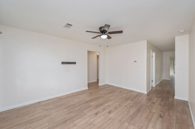 Building Photo - Renovated 3 bedroom house in Niceville!