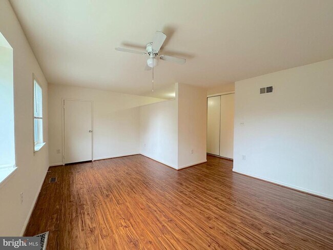 Building Photo - 4645 Logsdon Dr
