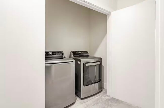 Building Photo - 10211 Las Nubes Ave