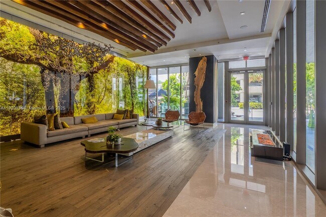 Building Photo - 1010 Brickell Ave