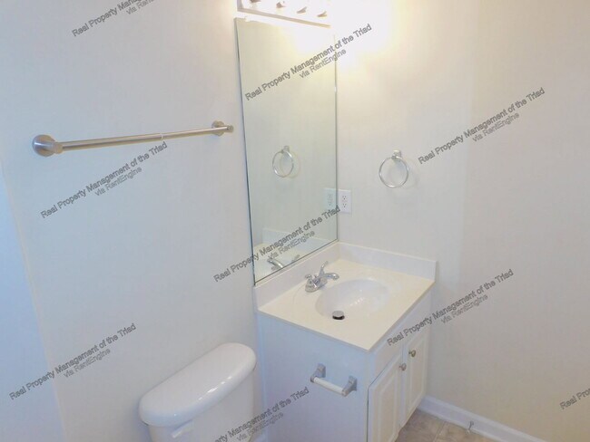 Building Photo - 3096 Canterbury Park Dr
