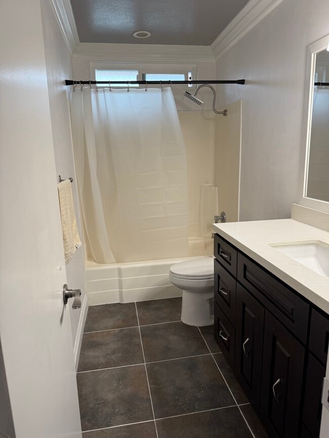 Building Photo - 2008 E Stearns Ave