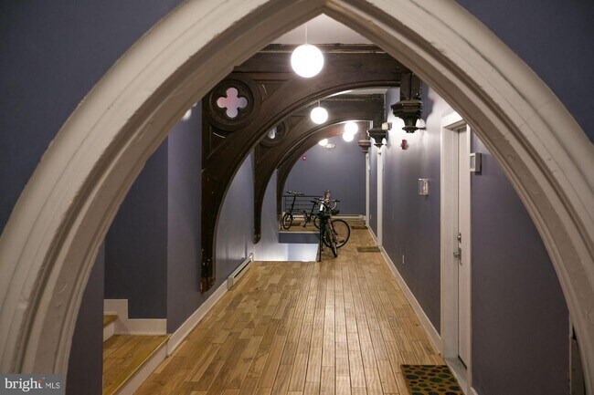 Building Photo - 2701 W Girard Ave
