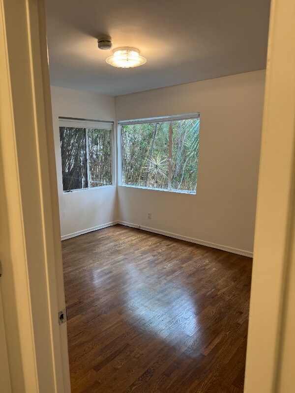 Building Photo - 809 N Las Palmas Ave