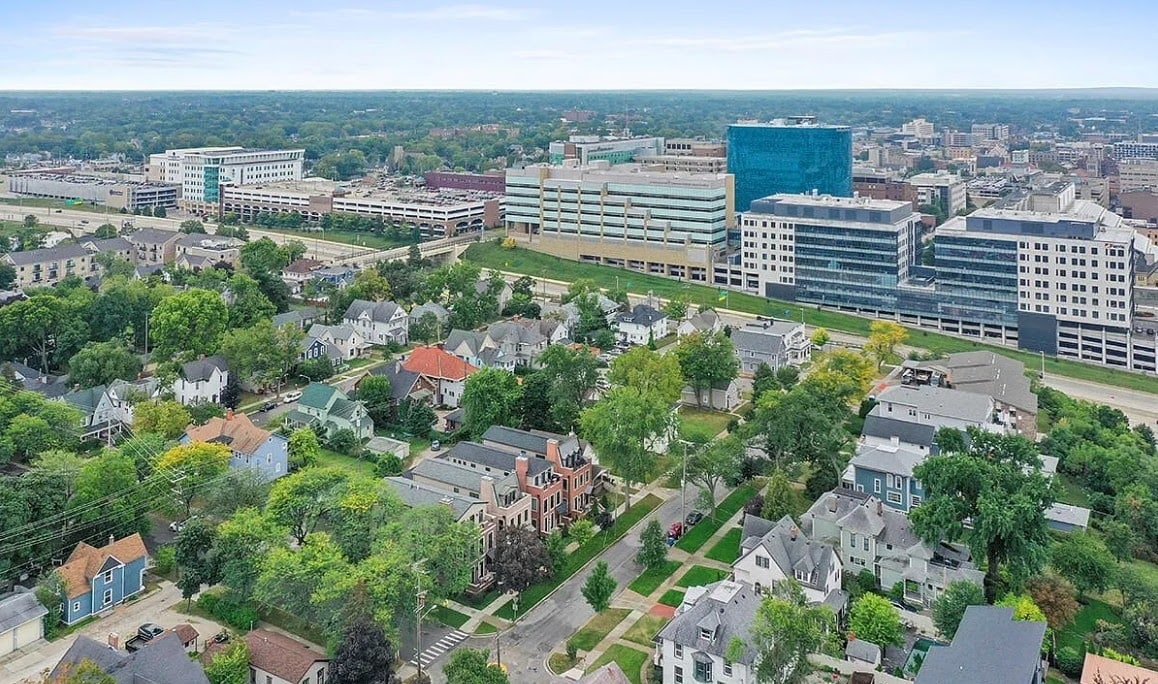 Building Photo - 635 Fairview Ave NE