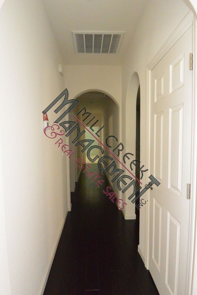 Building Photo - NW 3 Bedroom 2 Bath home - No Pets