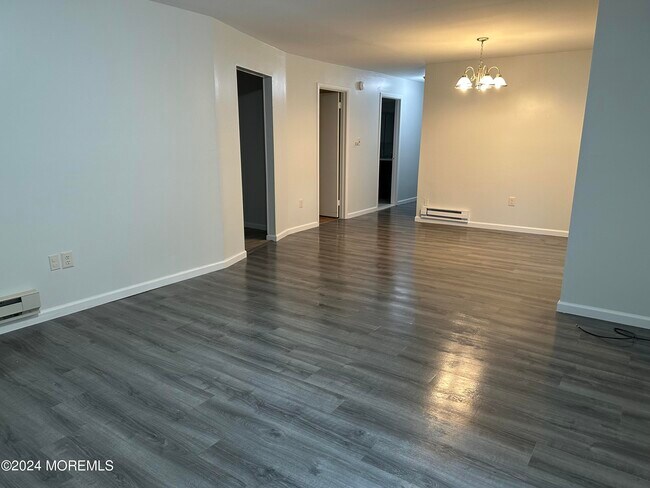 Building Photo - 120 Amberly Dr