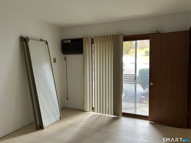 Building Photo - 43 Valley Dr