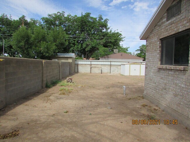 Building Photo - Newly remodeled 5 bedroom/2 bath home
