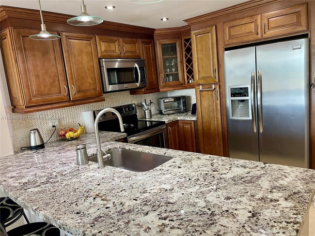 Primary Photo - 20301 W Country Club Dr