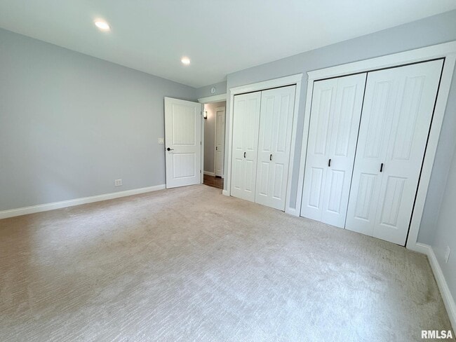 Building Photo - 5570 Clemons Rd