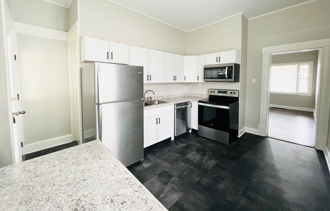 Building Photo - Modern Comfort Meets Classic Charm – 2BR H...