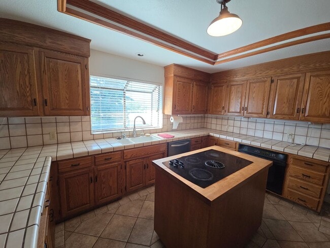 Building Photo - Gorgous 3 Bedroom 2/5 Bath Country Home