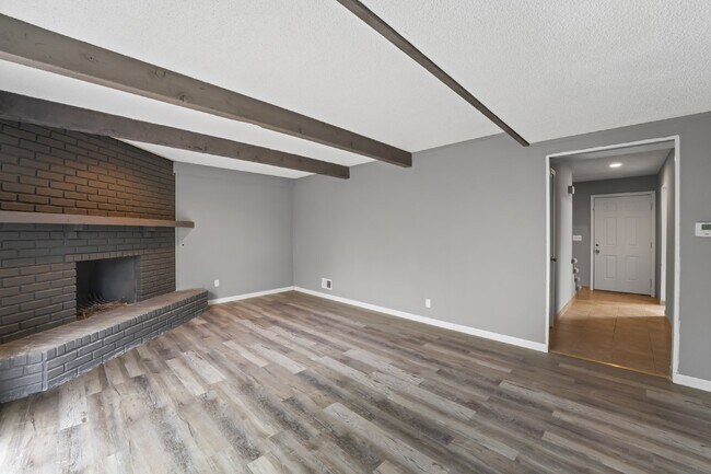 Building Photo - " Renovated 3-Bed, 2.5 Bath in Olathe - Available Now!"  1st month's rent is FREE!*