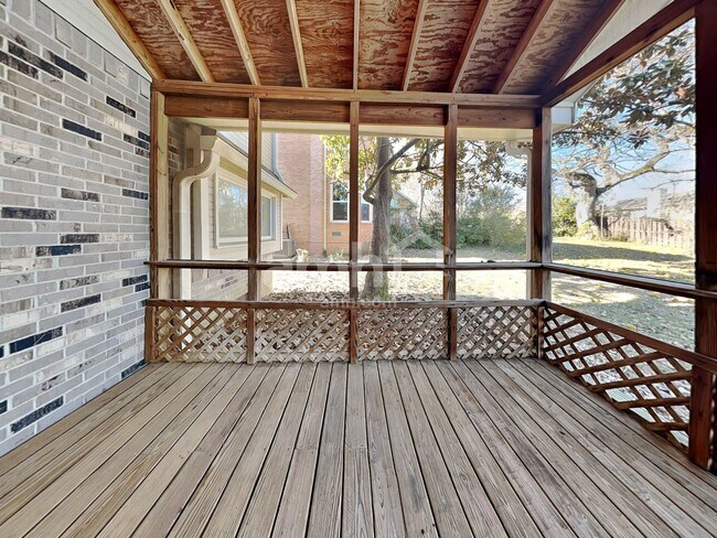 Building Photo - 7012 Poplar Creek Trce