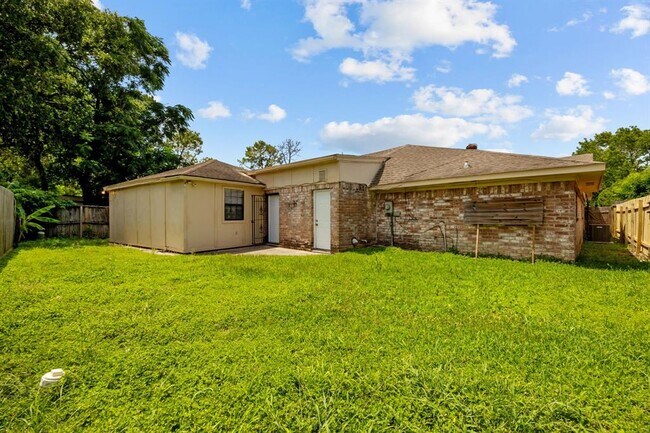 Building Photo - 6619 Indian Lake Dr