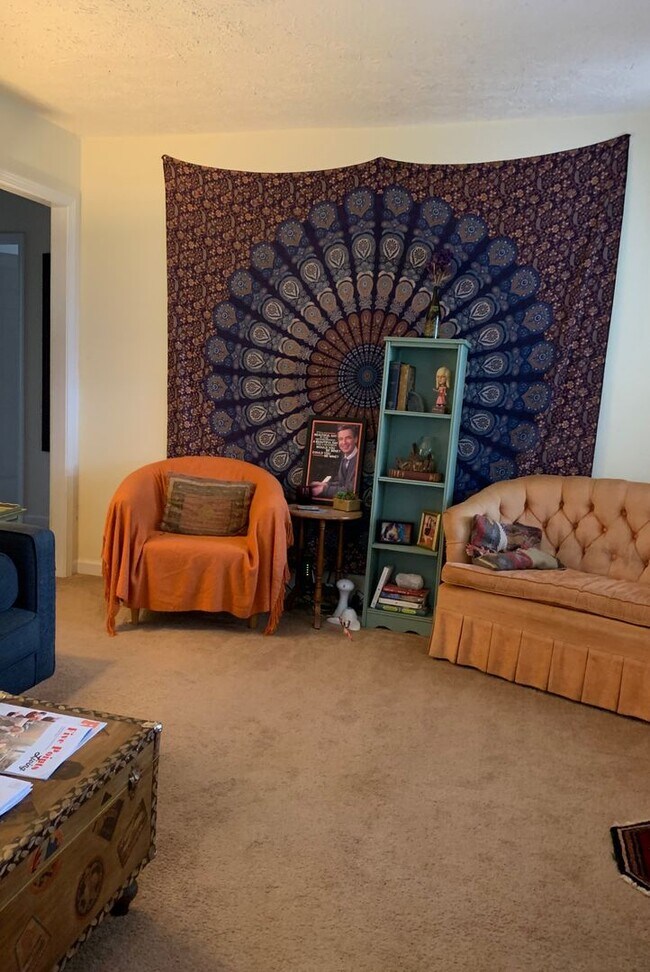 Building Photo - Normaltown Area Home! Available August 2026