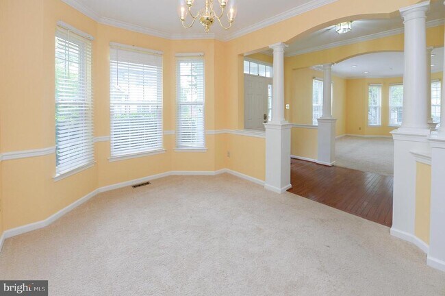 Building Photo - 200 Rolling Hill Dr