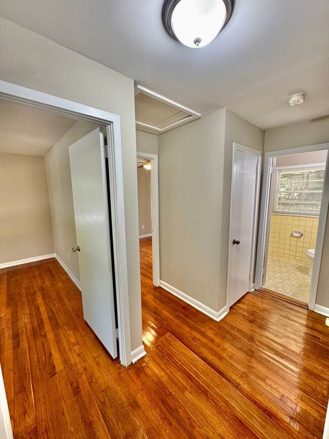 Building Photo - Move-in Ready ! Bright 3 Bedroom
