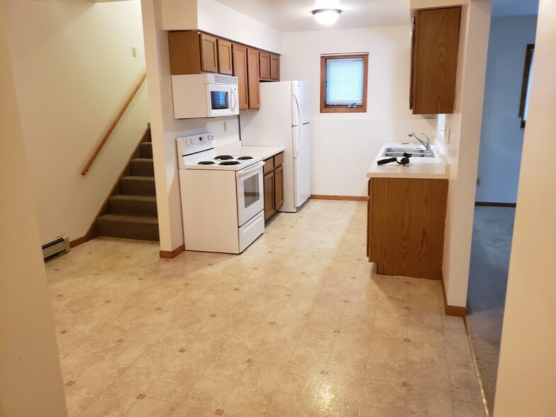 Building Photo - 261 Lucerne Ct