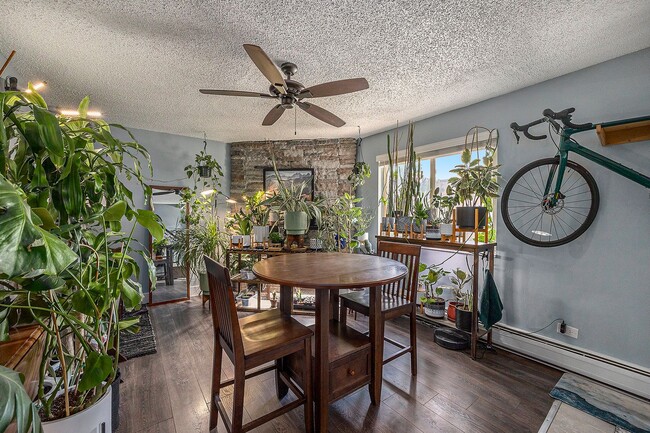 Building Photo - University Hills 2 bedroom and 1.5 Bath Co...