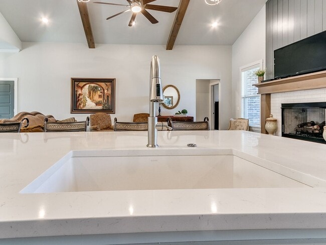 Building Photo - Beautiful 4 Bed 2 Bath Home in Norman