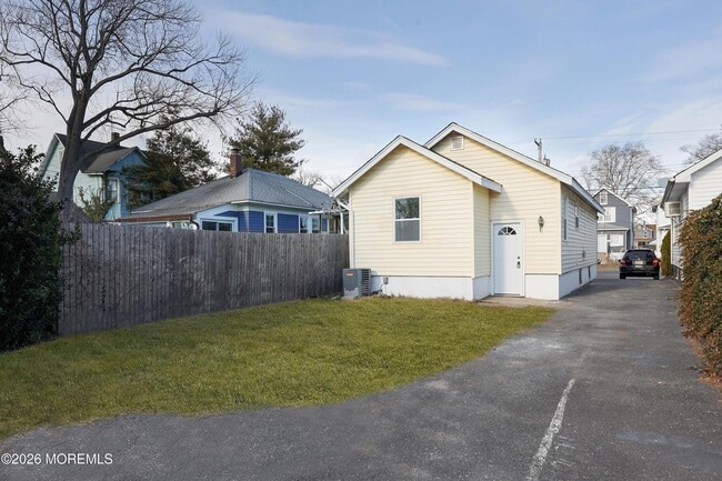 Building Photo - 1216 8th Ave