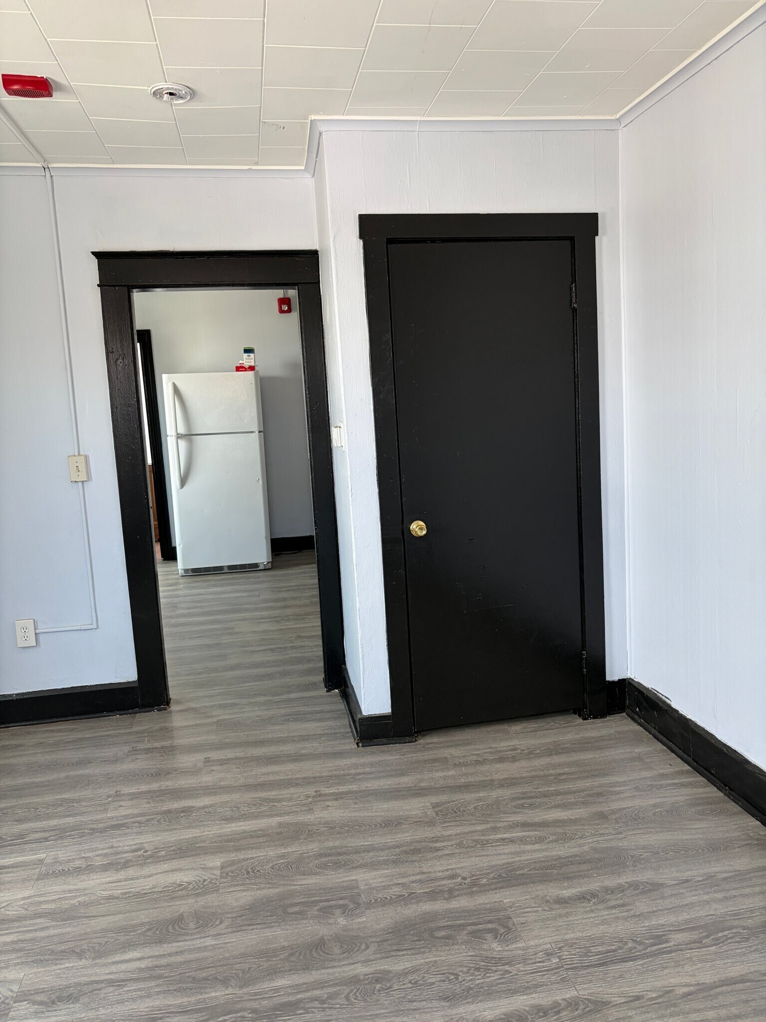 Building Photo - 36 Lake St