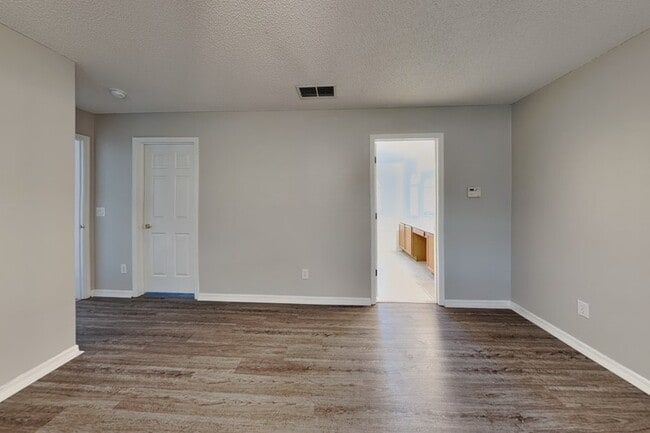 Building Photo - 9525 Southern Garden Cir