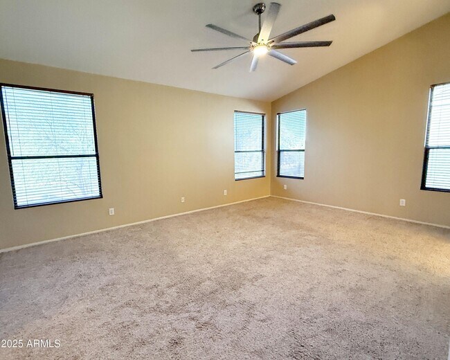 Building Photo - 1432 S Apache Dr